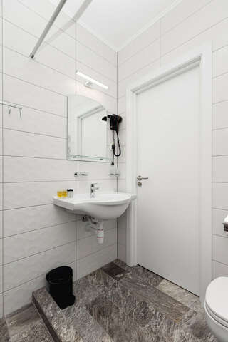 Гостиница Берлин Калининград Улучшенный семейный номер-14